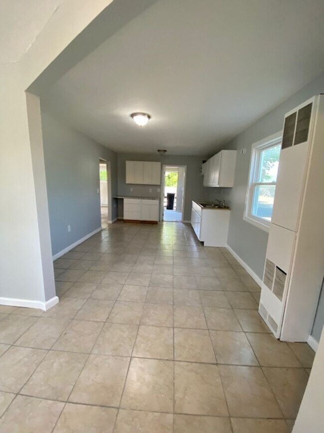 Building Photo - 33 Leland Ave