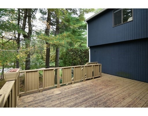 Building Photo - 5 Treetop Park