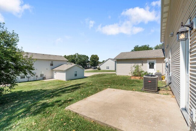 Building Photo - 5001-5003 Betty Jean Way