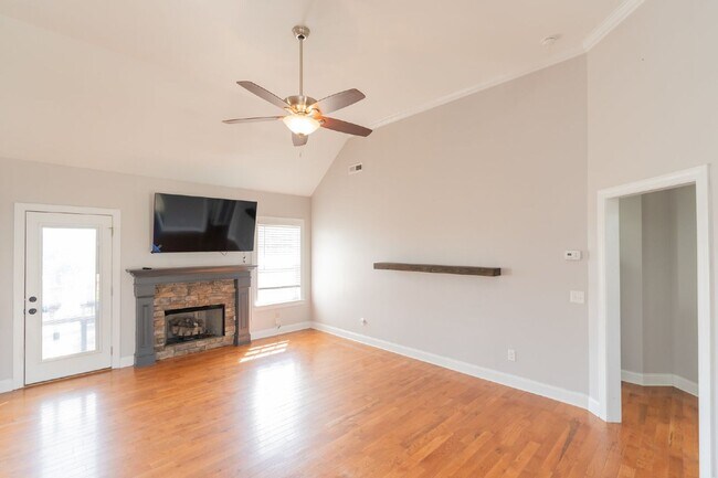 Building Photo - READY NOW!   Harrison Home with Finished Basement & Scenic Views