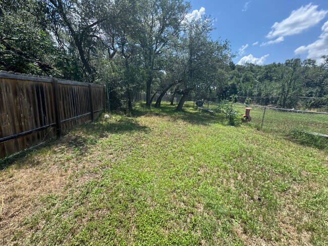 Building Photo - 2-Bed, 2-Bath, 1-Car Garage - Walking Dist...