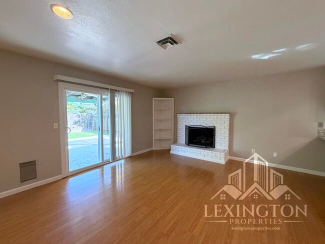 Building Photo - Lovely updated, 3BD/2BA, Home in Rocklin – off Pacific St. near Hwy 80 Access!