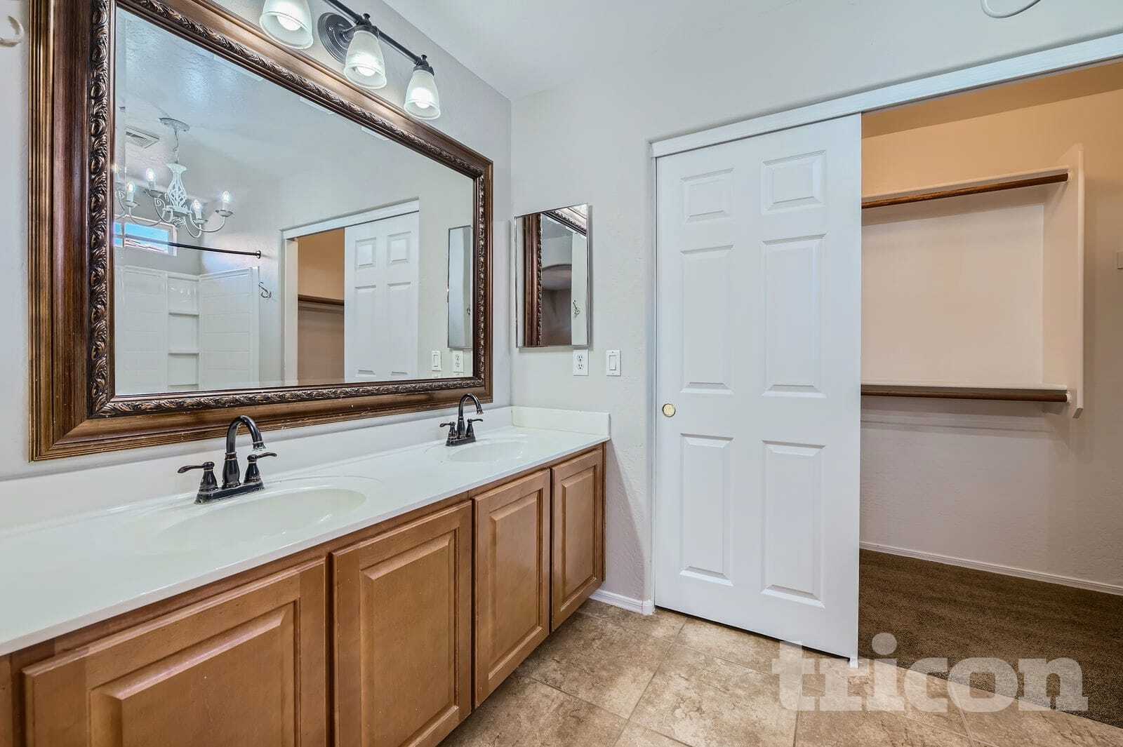 Building Photo - 1351 E Stirrup Ln