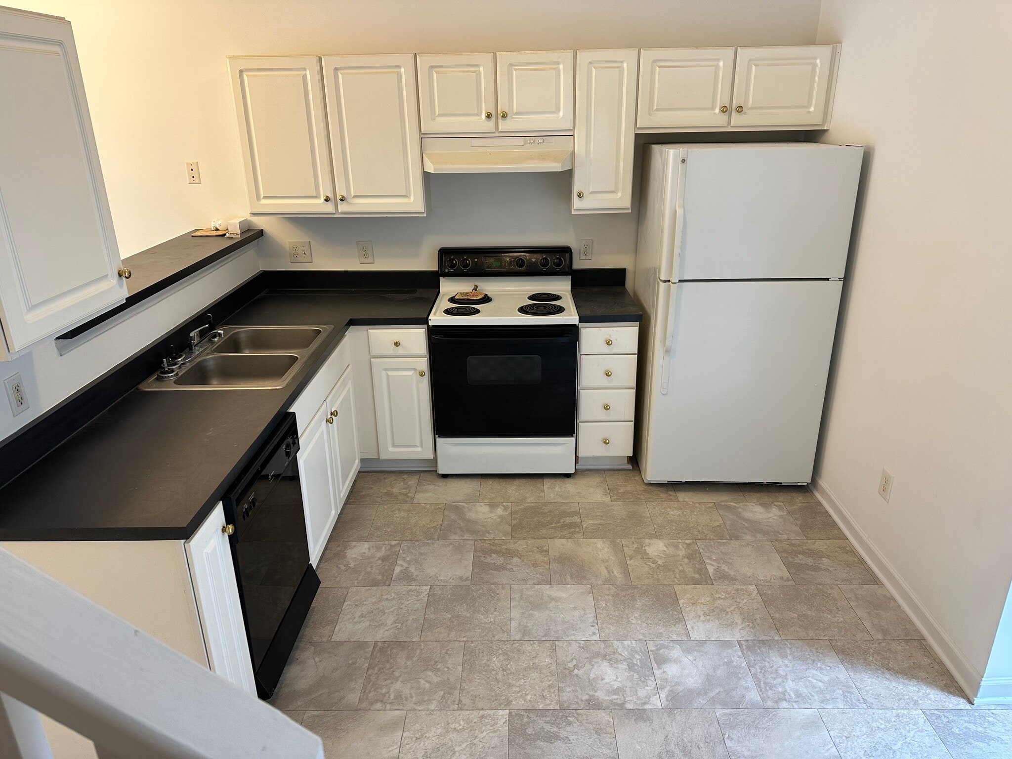 Building Photo - 40 Belhaven Dr