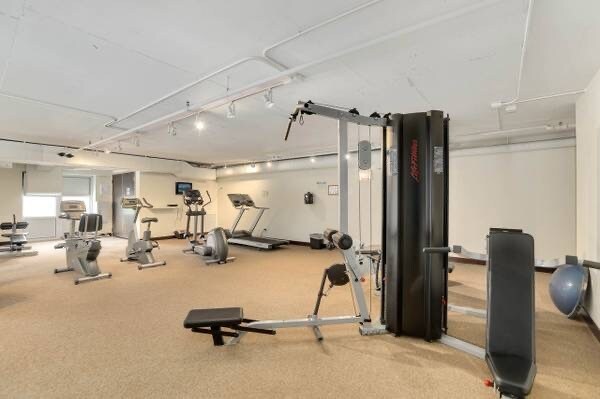 workout area - 950 W Monroe St