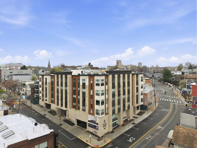 Building Photo - 649 38th St
