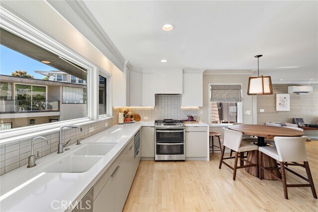 Building Photo - 255 Nyes Pl