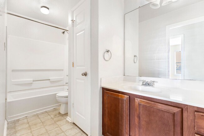 Building Photo - Stylish & Spacious 4-Bedroom Home