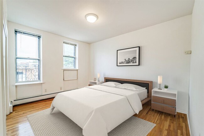 Building Photo - 624 Park Ave