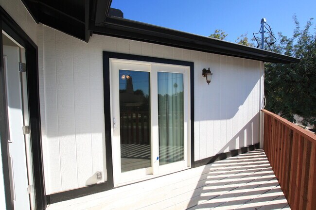 Building Photo - Rare Find in the Coveted Cheery Lynn Historic District!