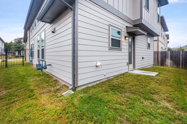 Building Photo - 904 Boatswain Wy