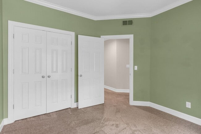 Building Photo - Awesome 2BE/2BA condo in Green Hills!