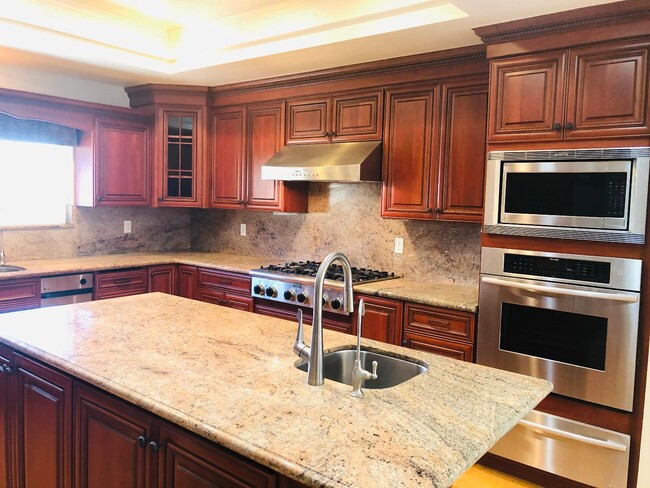 Building Photo - 12393 Beauchamps Ln