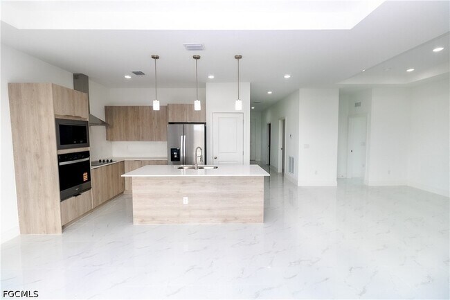 Building Photo - 731 Bering Ave S