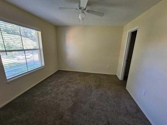 Building Photo - 4815 Via Palm Lakes