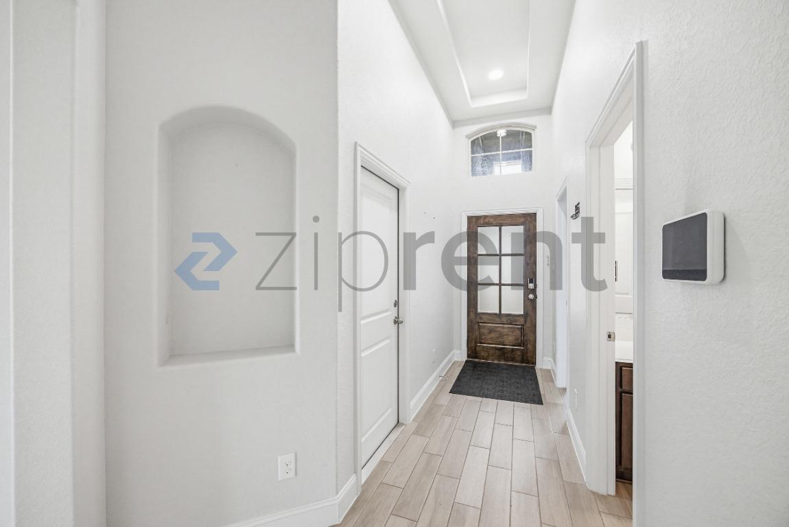 Building Photo - Unit