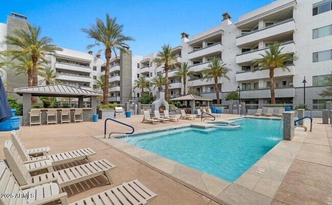 Primary Photo - 945 E Playa Del Norte Dr