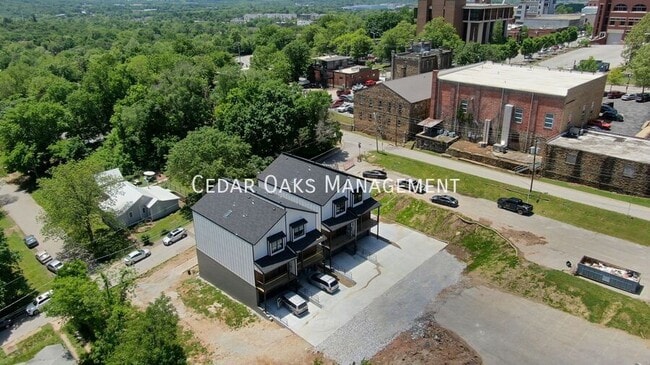 Building Photo - 122 E Mountain St