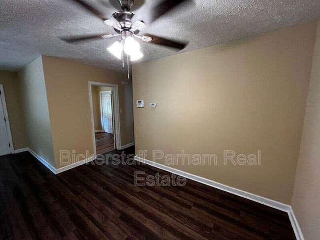Building Photo - 4445 Sims St