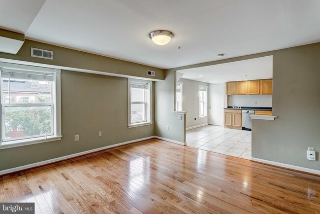 Building Photo - 1458 Riverside Ave