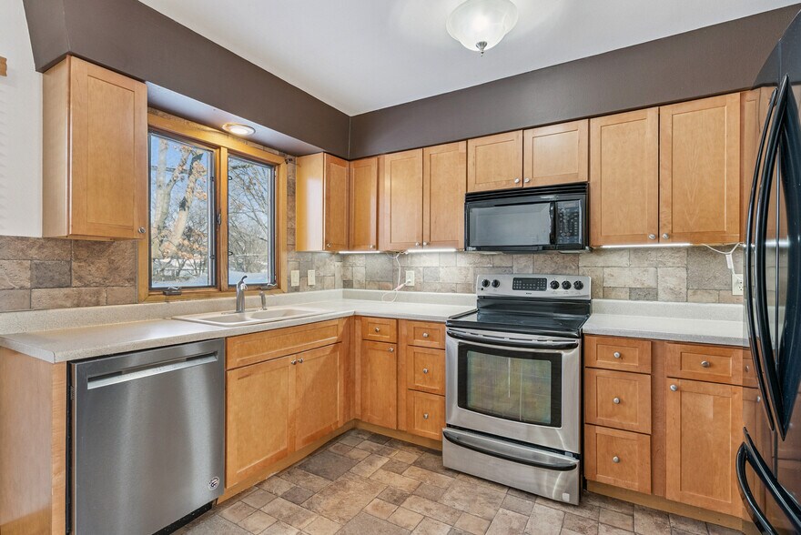 Building Photo - 3032 W 9th St