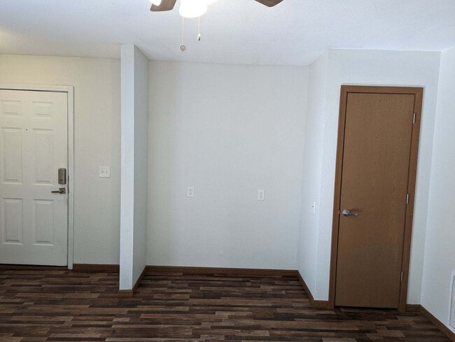 Building Photo - 1505 W 25th Ct