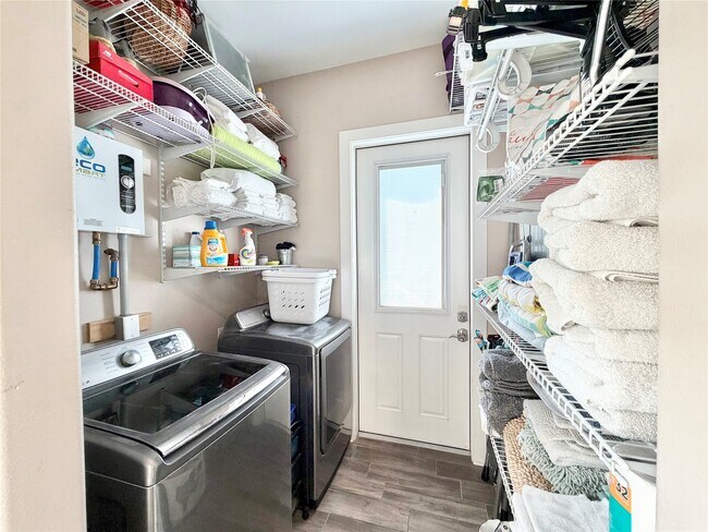 Building Photo - 1051 Honeysuckle