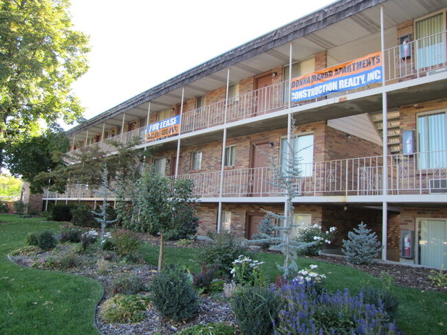 Building Photo - Available Soon-Beautiful Balcony Apartment!