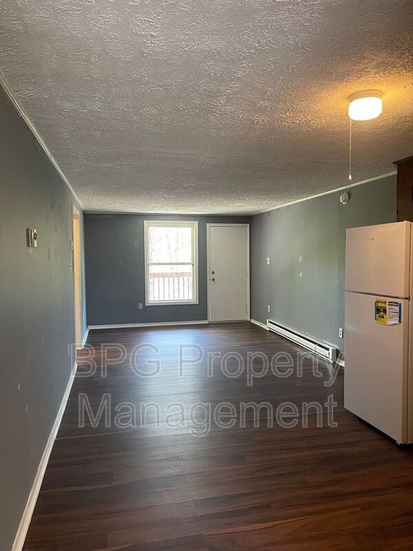 Building Photo - 123 Circle Dr