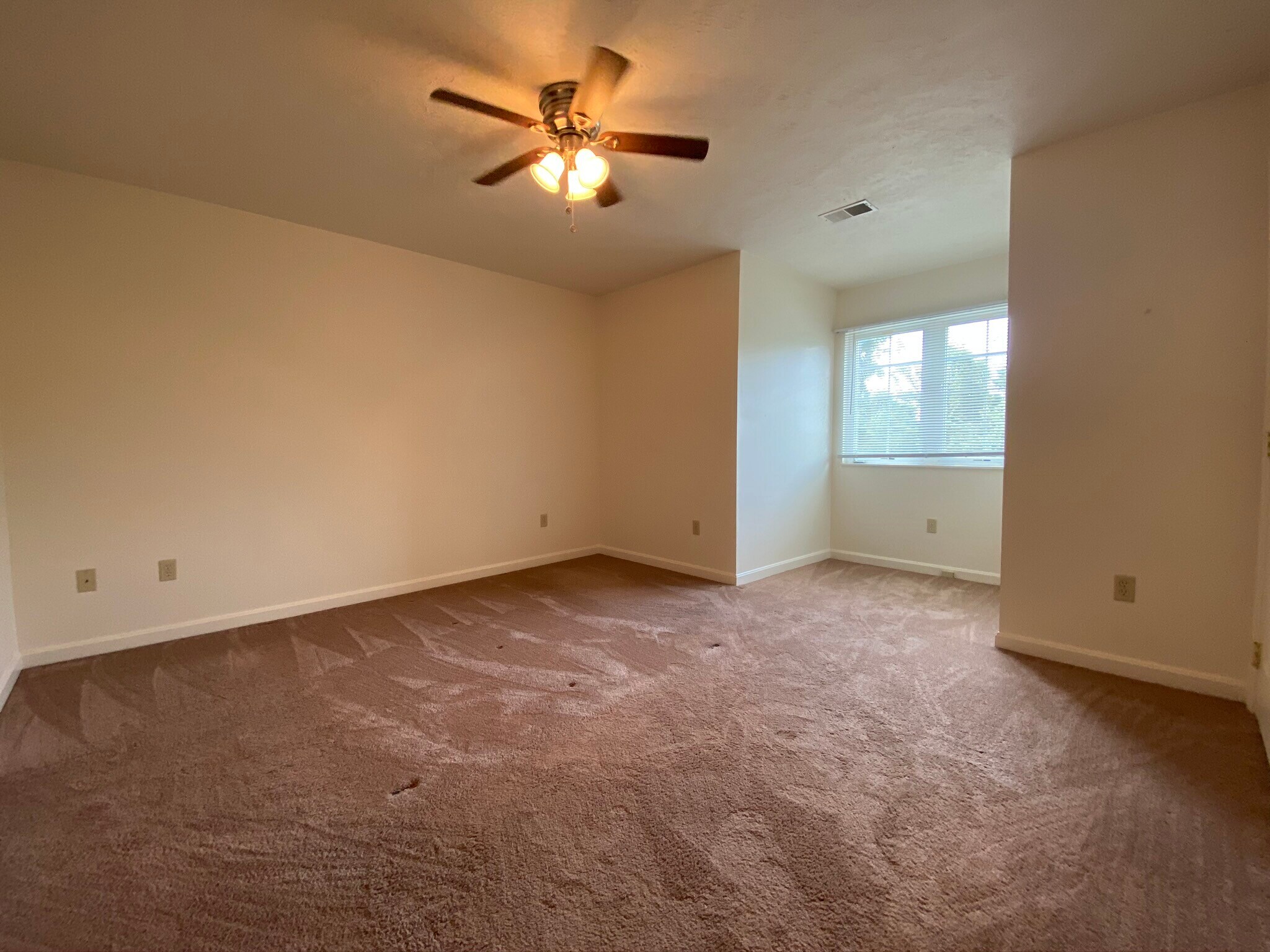 Building Photo - 106 Amber Ln