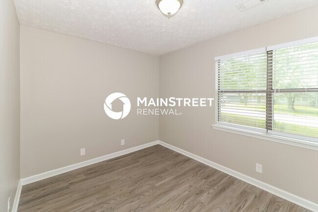 Building Photo - 3 Bedroom Pet-Friendly Home in Lithonia, GA with Main Street Renewal