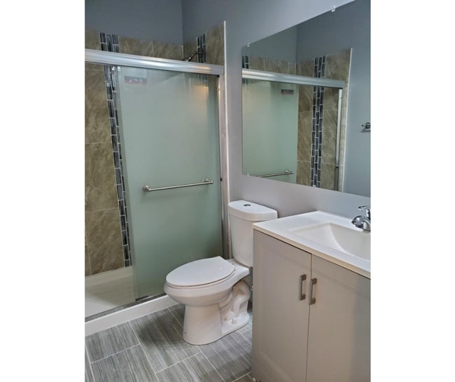 Building Photo - 3247 Magnolia Ave