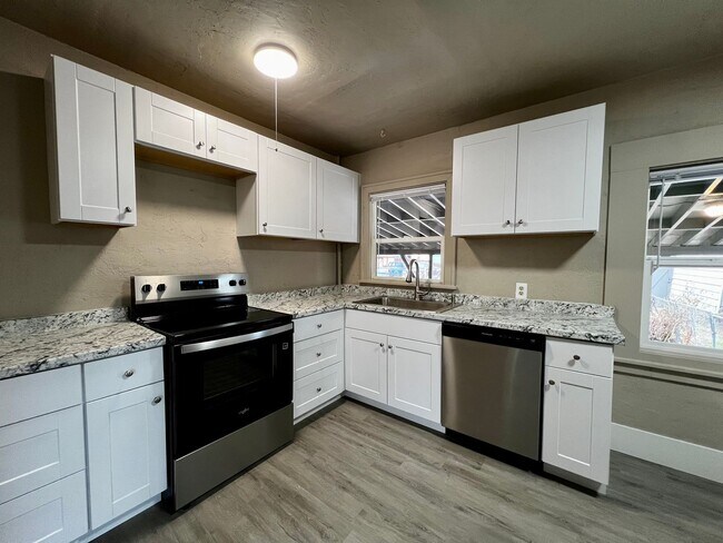 Building Photo - 1013 S 9th Ave