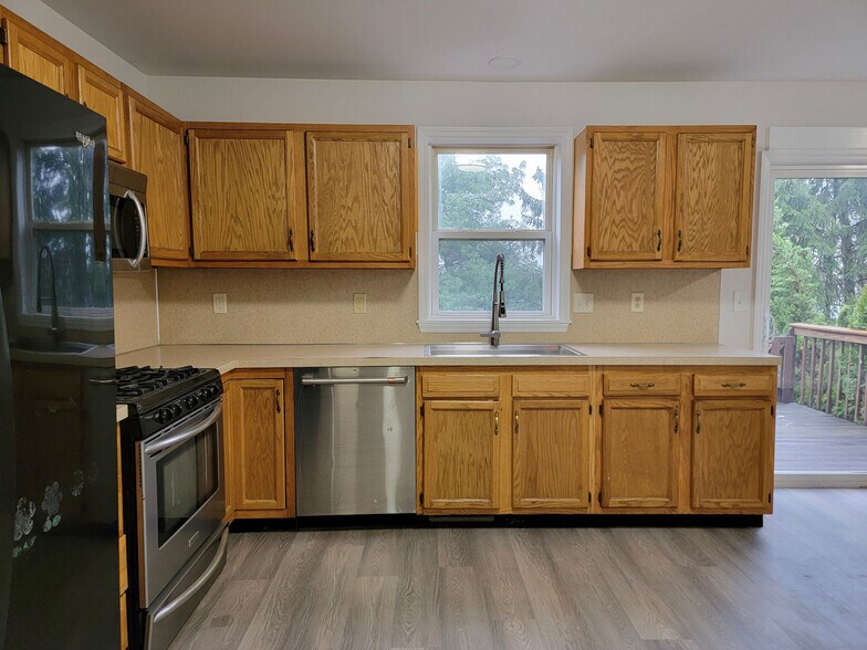 Building Photo - 336 Cardinal Ln