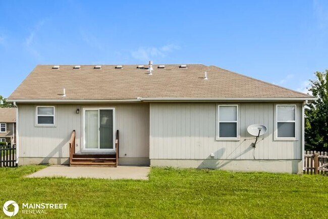Building Photo - 1411 NW High View Dr, Grain Valley, MO 64029