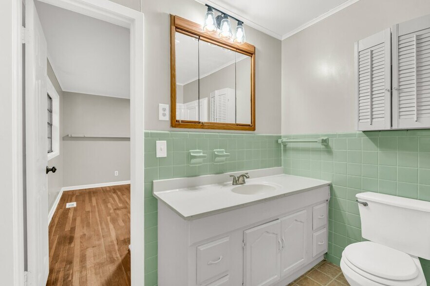 Building Photo - 222 Carr Rd