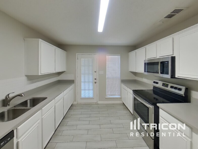Building Photo - 814 Ponselle Dr