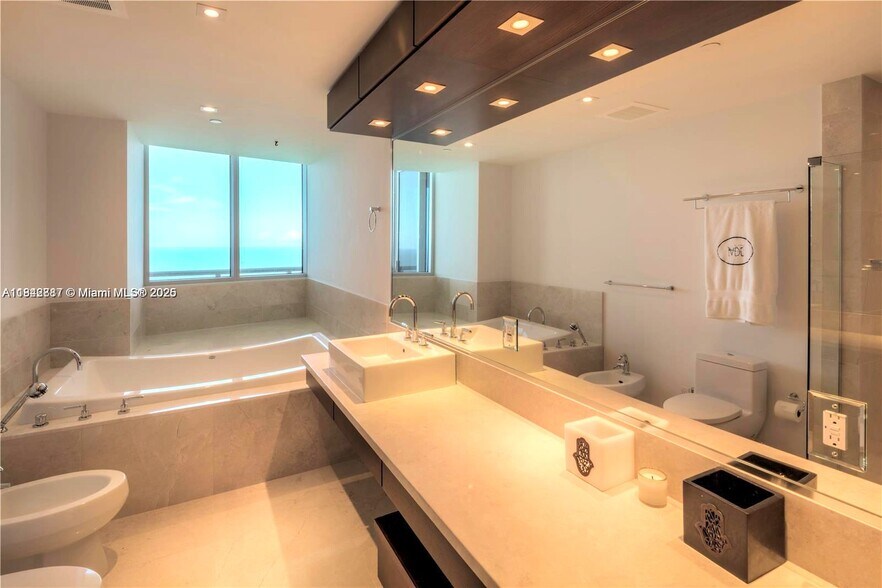 Building Photo - 17001 Collins Ave