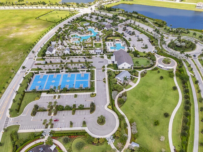 Building Photo - 5320 St Armands Way