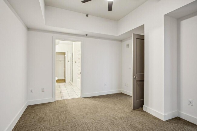 Building Photo - 1100 Howell Mill Rd NW