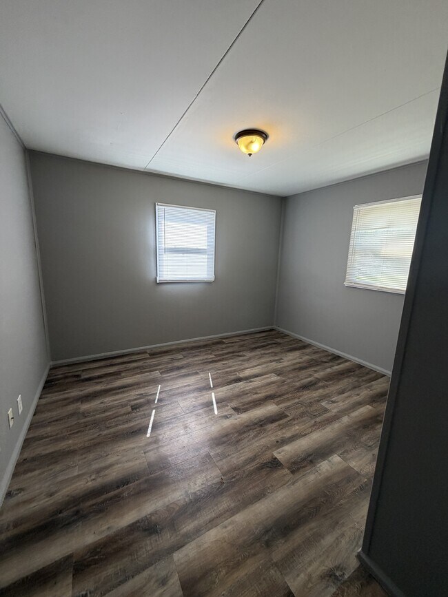 Building Photo - 820 Woodbine Ave