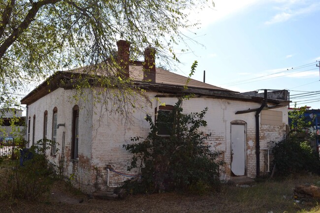 Building Photo - 1416 Victoria St