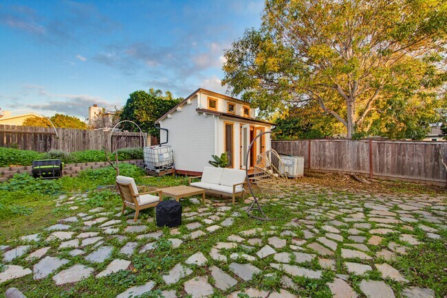 Building Photo - 1418 Marshall St