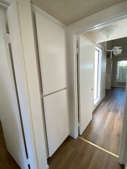 Building Photo - 9111 Lemona Ave