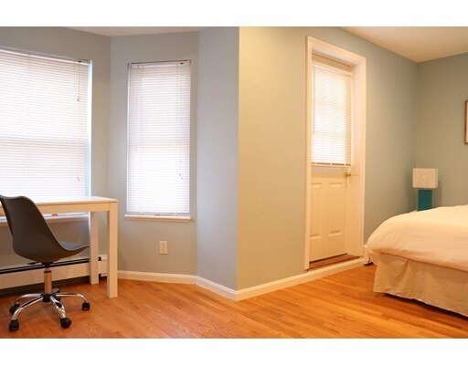 Building Photo - 12 Regent St