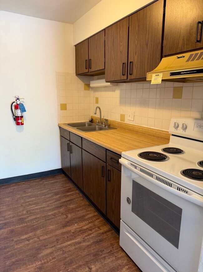 Building Photo - 102 N 27th St