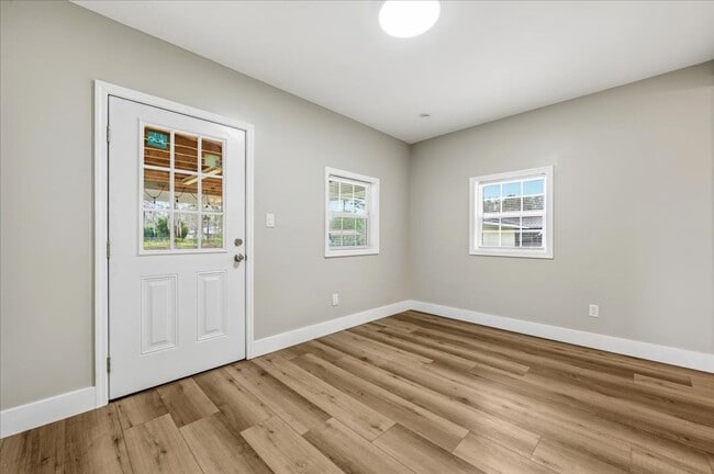 Building Photo - Charming 3-Bedroom Home with Large Fenced Yard in Richmond Hill!