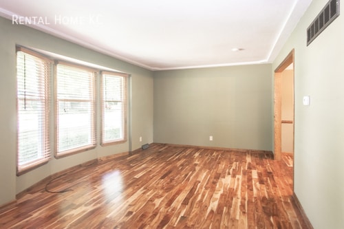 Building Photo - 9305 W 82nd St