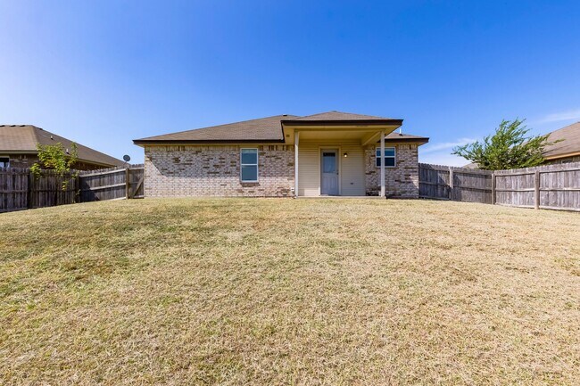 Building Photo - 3409 Lorena Dr
