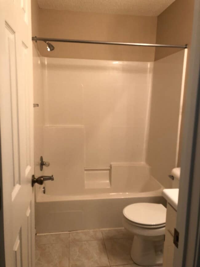 Building Photo - Briarwood West - 1/2 OFF FIRSTS MONTHS RENT WITH 12M LEASE!